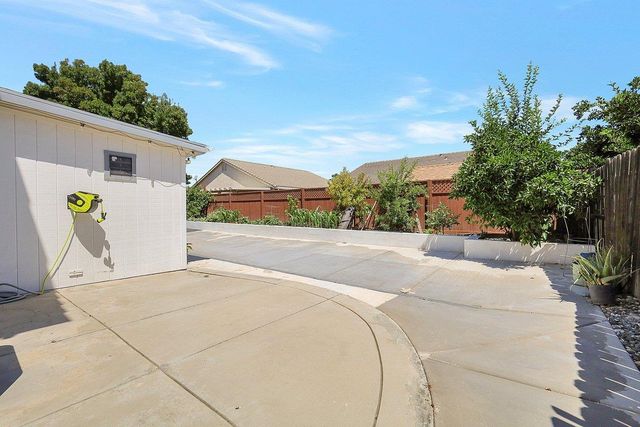 8401 Carriage Oaks Way, Antelope, CA 95843