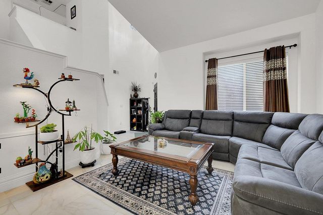 8401 Carriage Oaks Way, Antelope, CA 95843