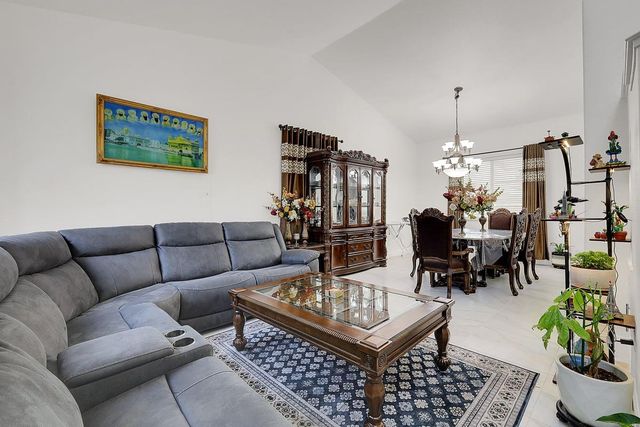 8401 Carriage Oaks Way, Antelope, CA 95843