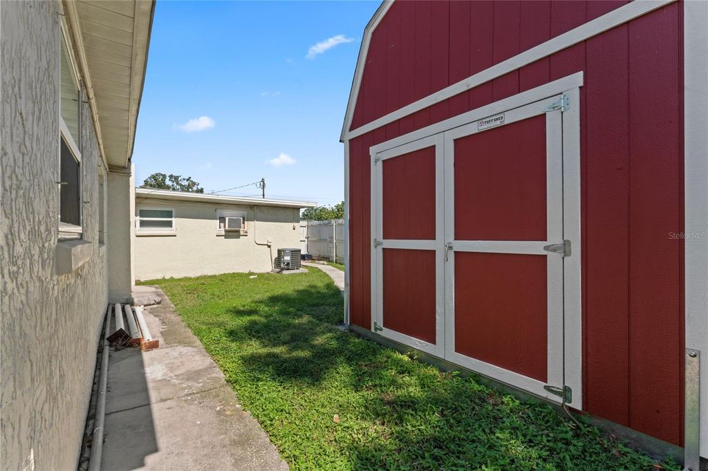 Image 18 of property listing at 3112 W DEWEY STREET, Tampa, FL 33607