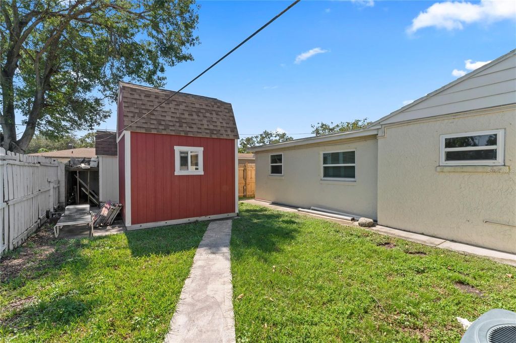 Image 19 of property listing at 3112 W DEWEY STREET, Tampa, FL 33607