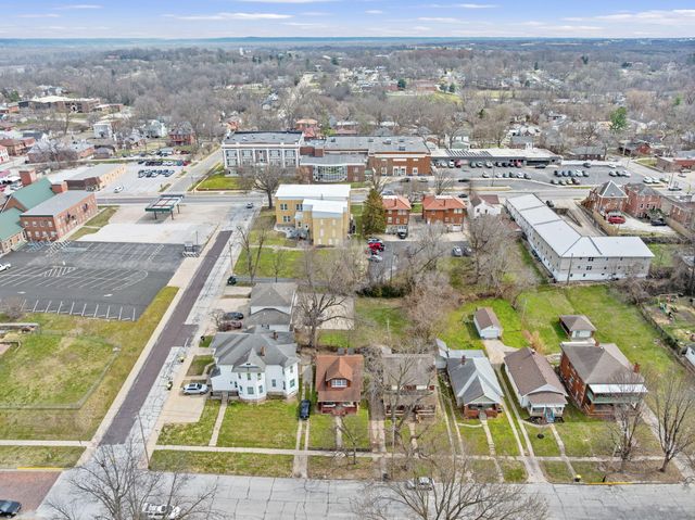 702 4TH ST, Boonville, MO 65233