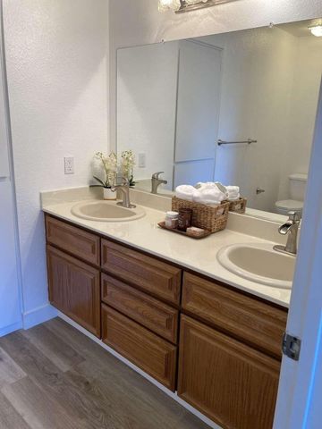 8086 Briar Ridge Ln, Citrus Heights, CA 95610