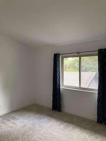 8086 Briar Ridge Ln, Citrus Heights, CA 95610