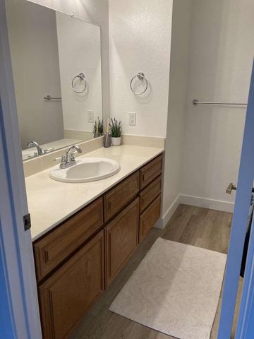 8086 Briar Ridge Ln, Citrus Heights, CA 95610