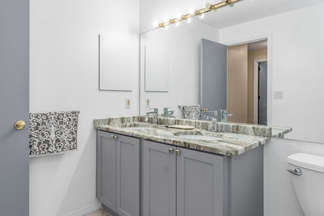 2 Autumn Leaf Dr Apt 6, Nashua, NH 03060