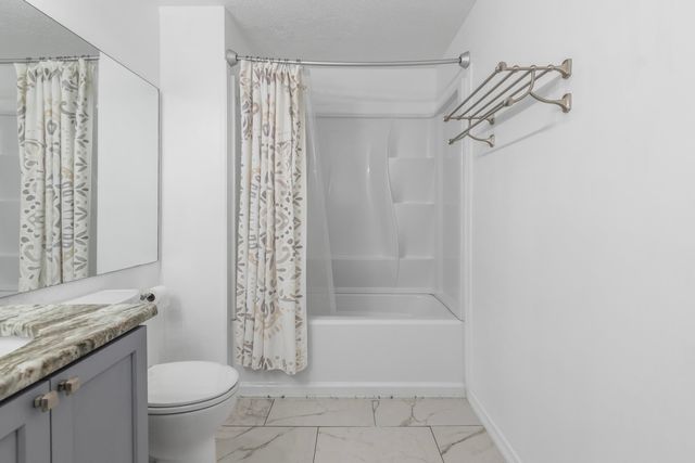 2 Autumn Leaf Dr Apt 6, Nashua, NH 03060
