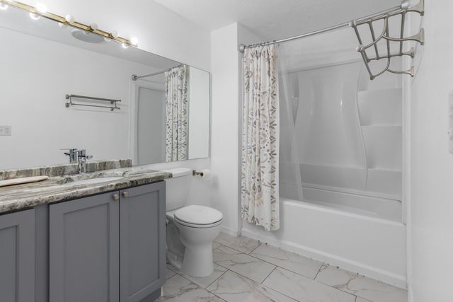 2 Autumn Leaf Dr Apt 6, Nashua, NH 03060