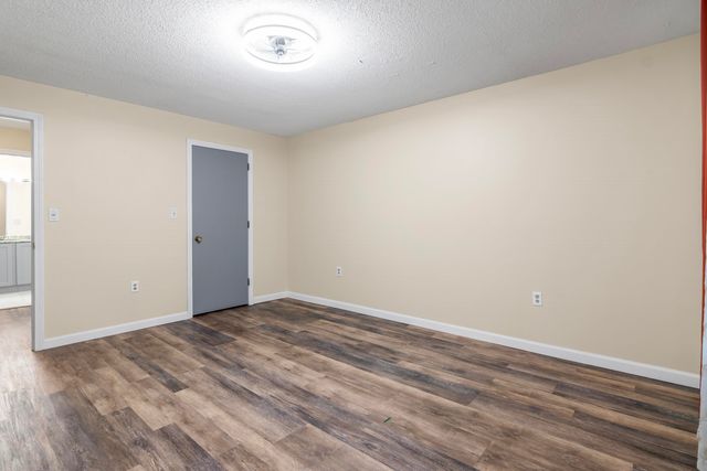 2 Autumn Leaf Dr Apt 6, Nashua, NH 03060