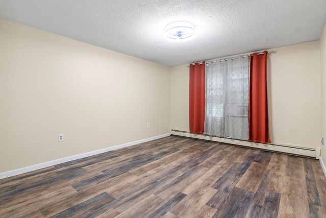 2 Autumn Leaf Dr Apt 6, Nashua, NH 03060