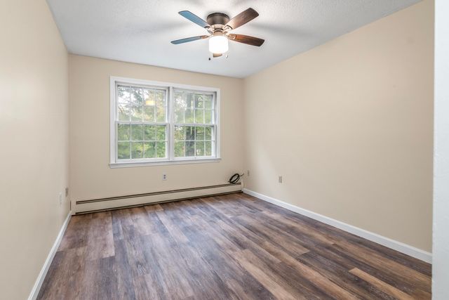 2 Autumn Leaf Dr Apt 6, Nashua, NH 03060