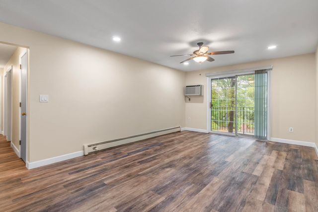 2 Autumn Leaf Dr Apt 6, Nashua, NH 03060