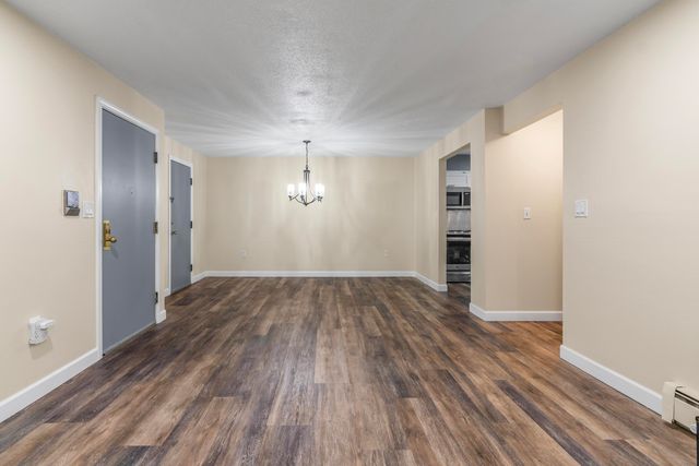 2 Autumn Leaf Dr Apt 6, Nashua, NH 03060