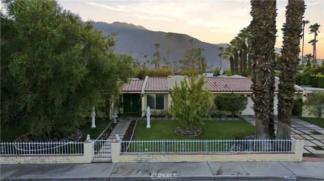 433 N Orchid Tree, Palm Springs, CA 92262