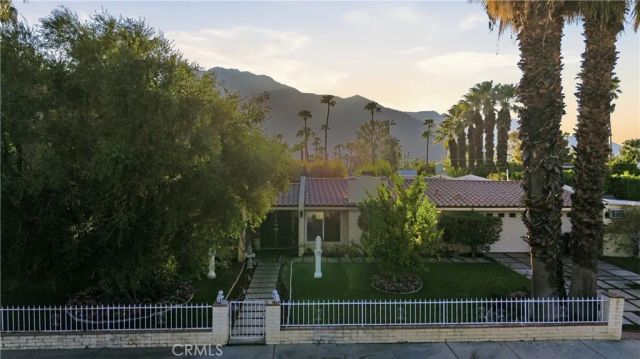433 N Orchid Tree, Palm Springs, CA 92262