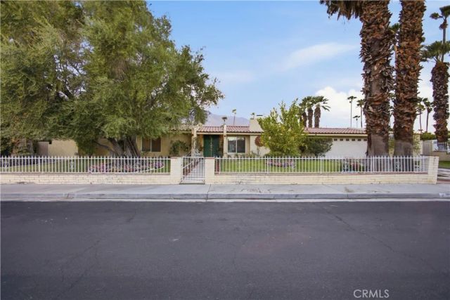 433 N Orchid Tree, Palm Springs, CA 92262