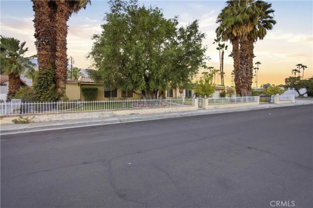 433 N Orchid Tree, Palm Springs, CA 92262