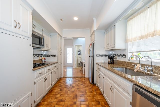 690 Garden St, Maywood Boro, NJ 07607