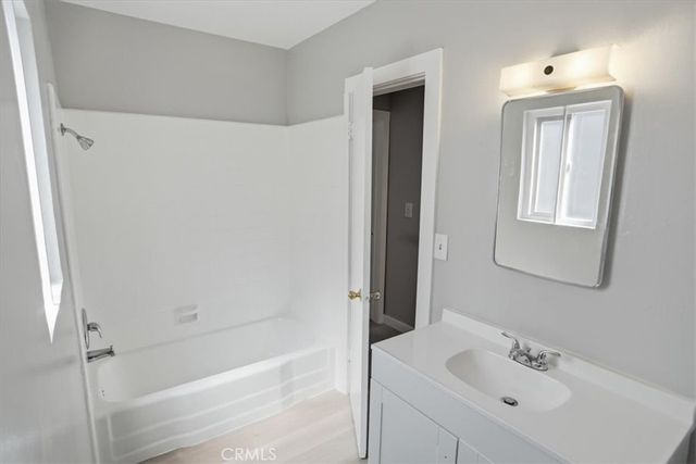 24047 Arch Street, Newhall, CA 91321