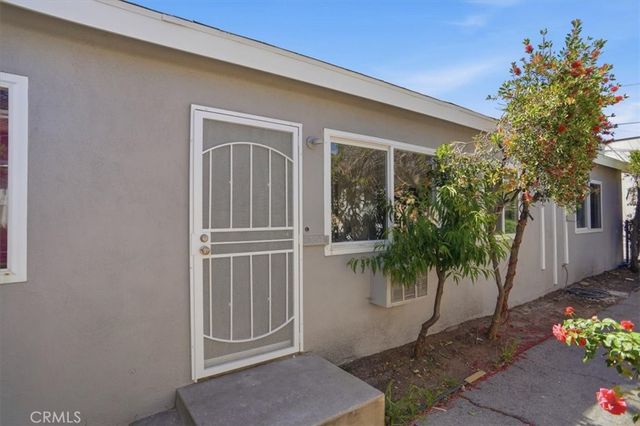 24047 Arch Street, Newhall, CA 91321