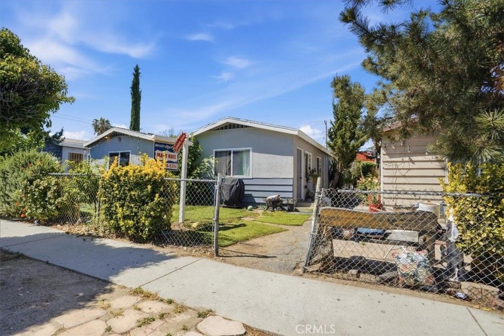 24047 Arch Street, Newhall, CA 91321