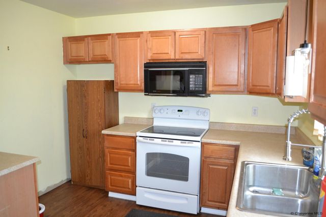 1205 ASHFORD DR, Cheyenne, WY 82007