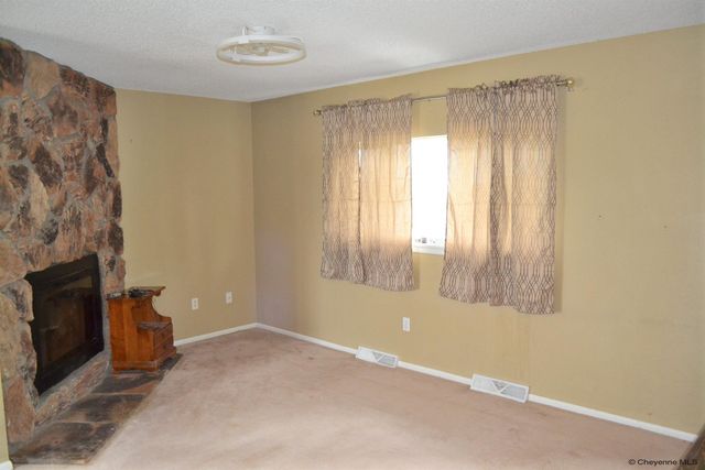 1205 ASHFORD DR, Cheyenne, WY 82007