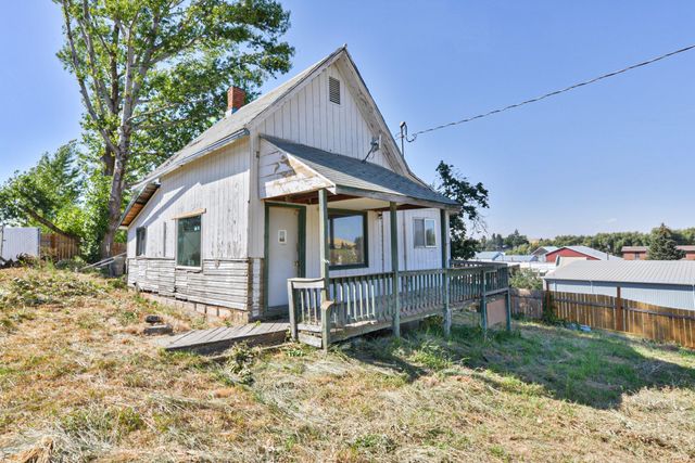 102 W Pearl St, Oakesdale, WA 99158 property photo