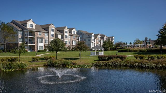 1 Charles Pond Drive 7-733, Coram, NY 11727