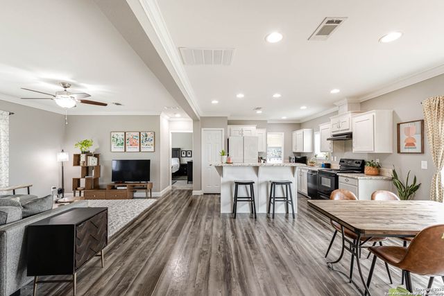 13650 adkins saint hedwig, St Hedwig, TX 78152
