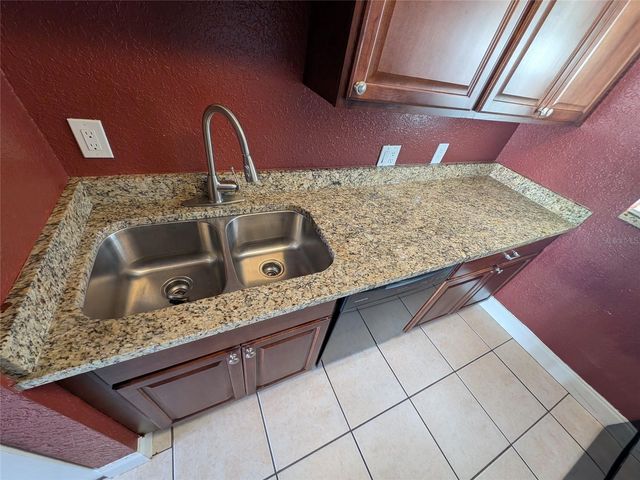 2564 SE 15TH AVENUE E, Ocala, FL 34471