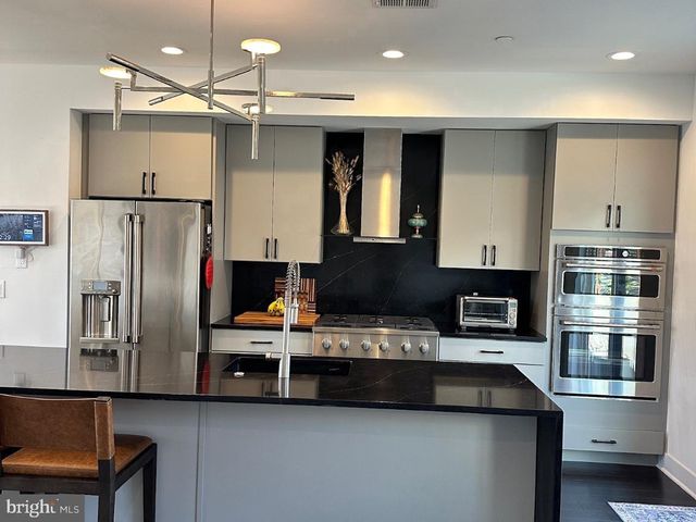 650 N 13TH ST, Philadelphia, PA 19123