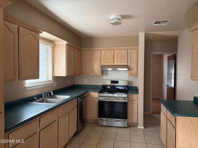 13981 VENY WEBB Street, Horizon City, TX 79928