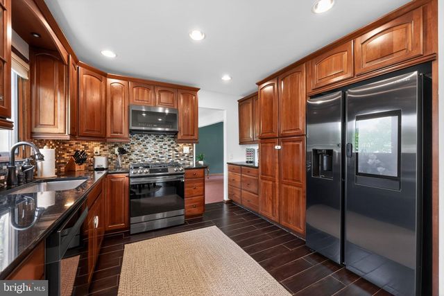 8 VALERIE LANE, Lawrenceville, NJ 08648