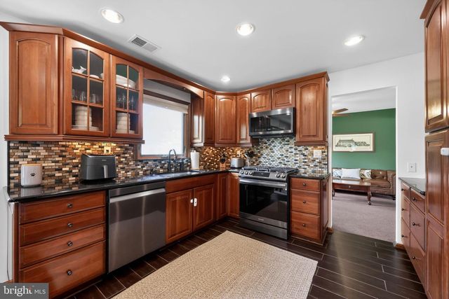 8 VALERIE LANE, Lawrenceville, NJ 08648