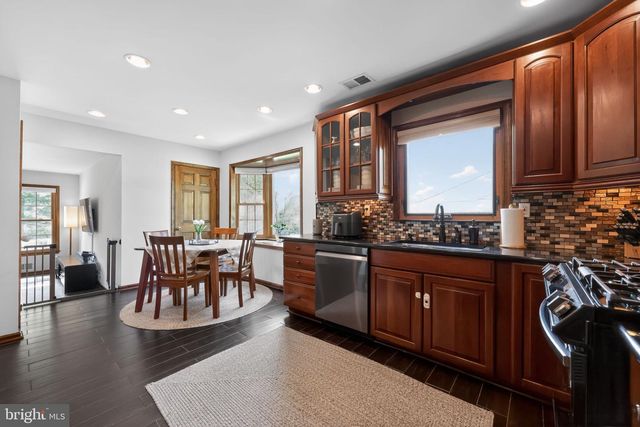 8 VALERIE LANE, Lawrenceville, NJ 08648