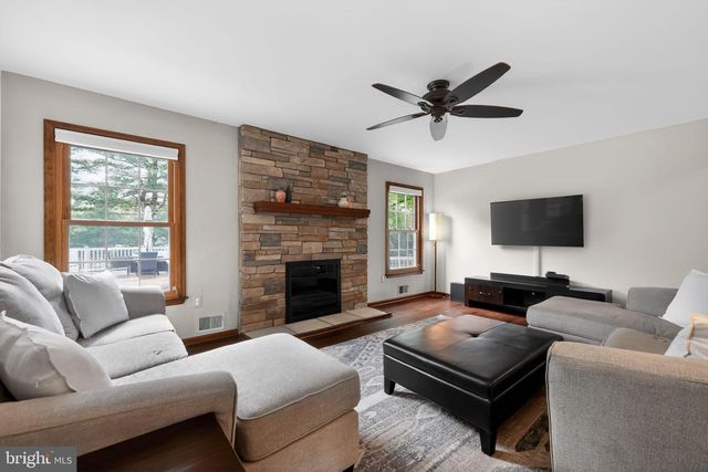 8 VALERIE LANE, Lawrenceville, NJ 08648