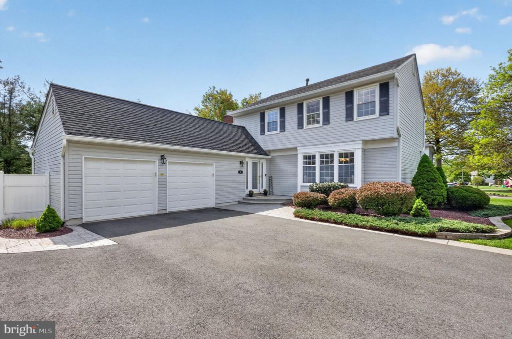 8 VALERIE LANE, Lawrenceville, NJ 08648