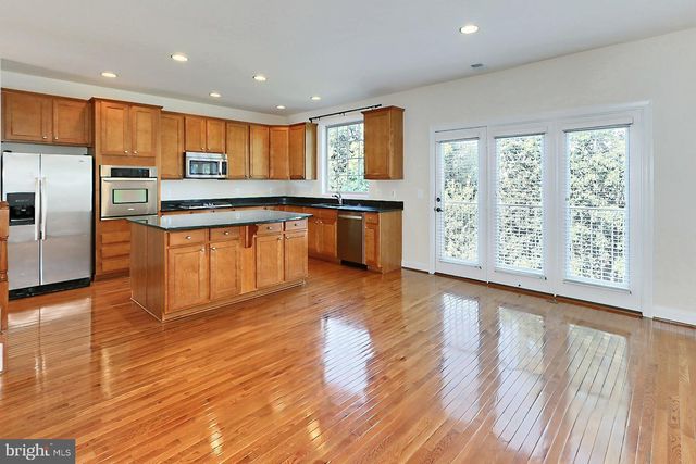 22219 FALLING TER, Ashburn, VA 20148