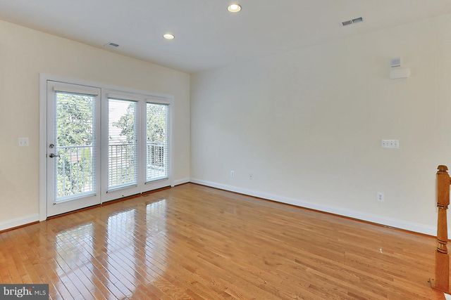 22219 FALLING TER, Ashburn, VA 20148