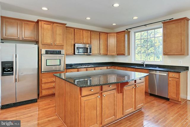 22219 FALLING TER, Ashburn, VA 20148
