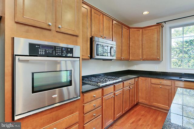 22219 FALLING TER, Ashburn, VA 20148