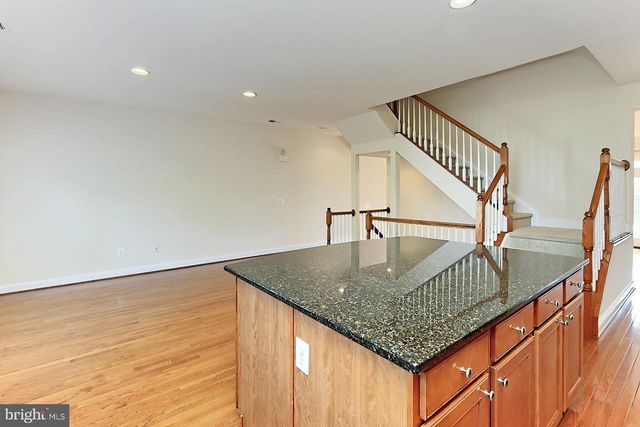 22219 FALLING TER, Ashburn, VA 20148