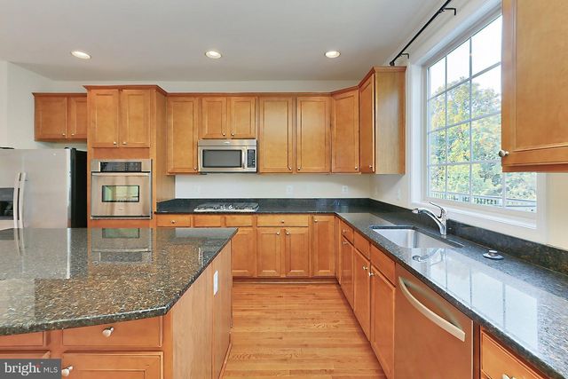 22219 FALLING TER, Ashburn, VA 20148
