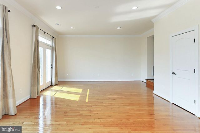 22219 FALLING TER, Ashburn, VA 20148