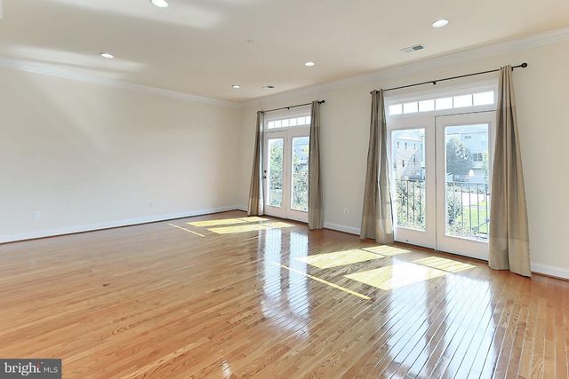 22219 FALLING TER, Ashburn, VA 20148