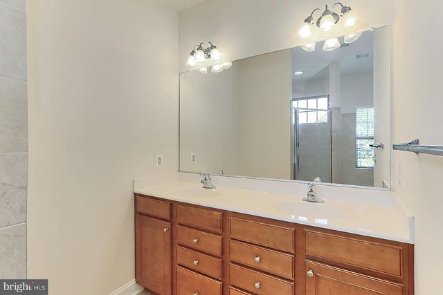 22219 FALLING TER, Ashburn, VA 20148