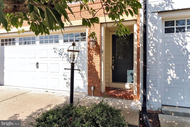 22219 FALLING TER, Ashburn, VA 20148