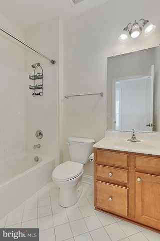 22219 FALLING TER, Ashburn, VA 20148