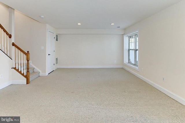 22219 FALLING TER, Ashburn, VA 20148